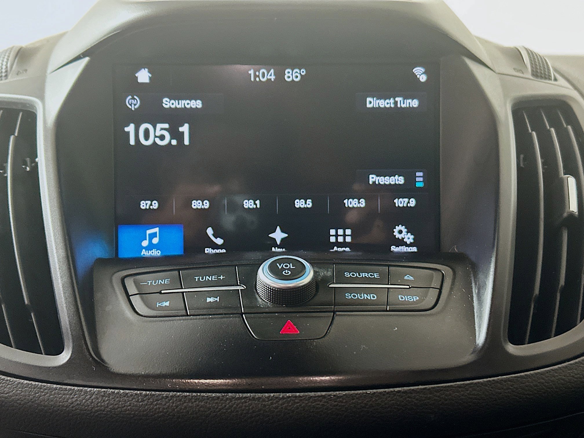 Used 2018 White Gold Metallic Ford SEL image 23