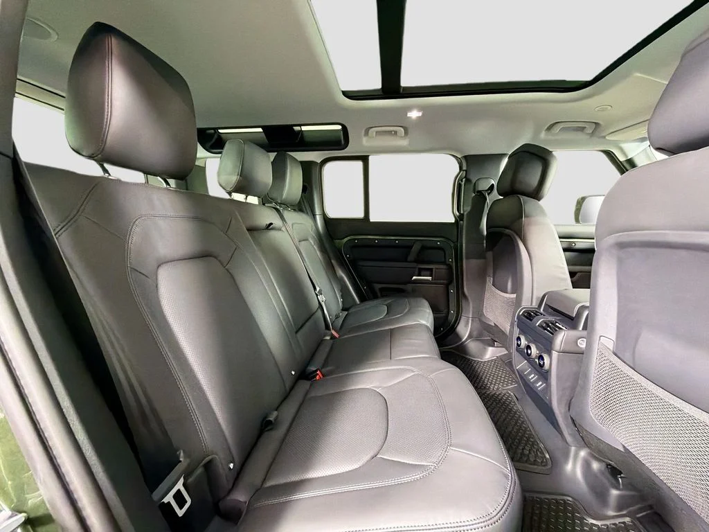 New 2026 Woolstone Green Land Rover X-Dynamic SE image 29