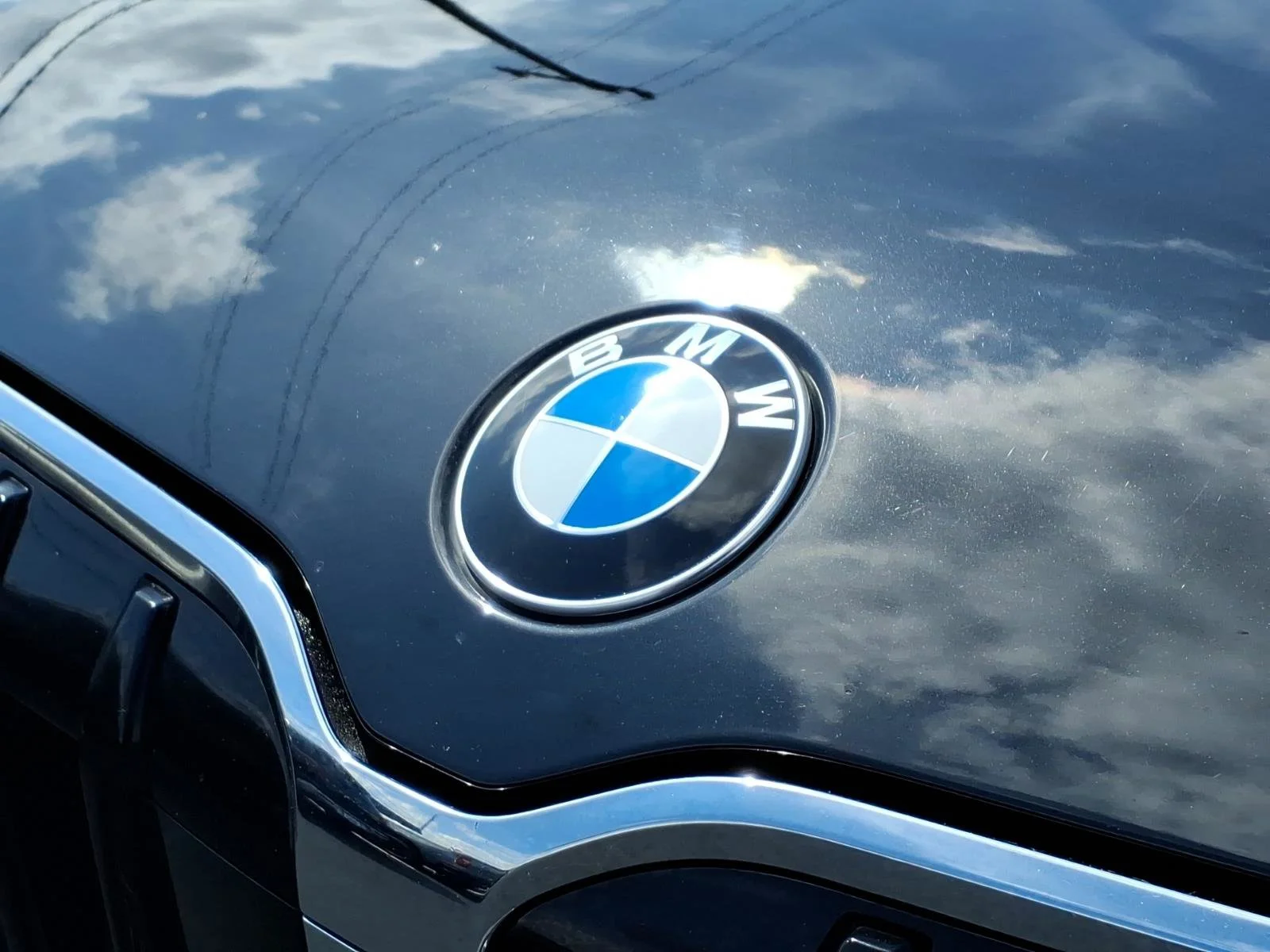 Used 2023 Black Sapphire Metallic BMW xDrive28i image 32