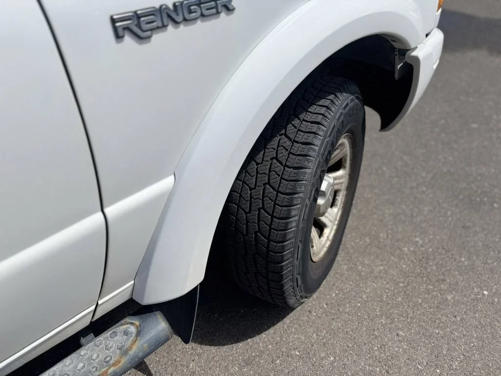 Used 2001 White Ford  image 49