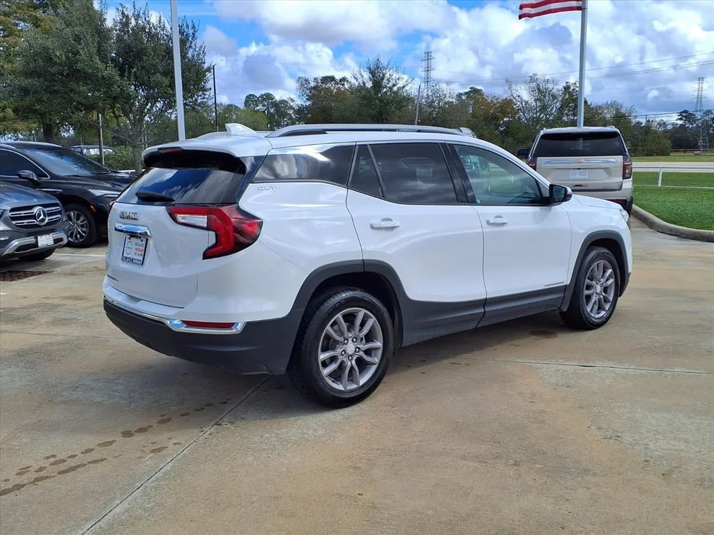 Used 2023 White GMC SLT image 23