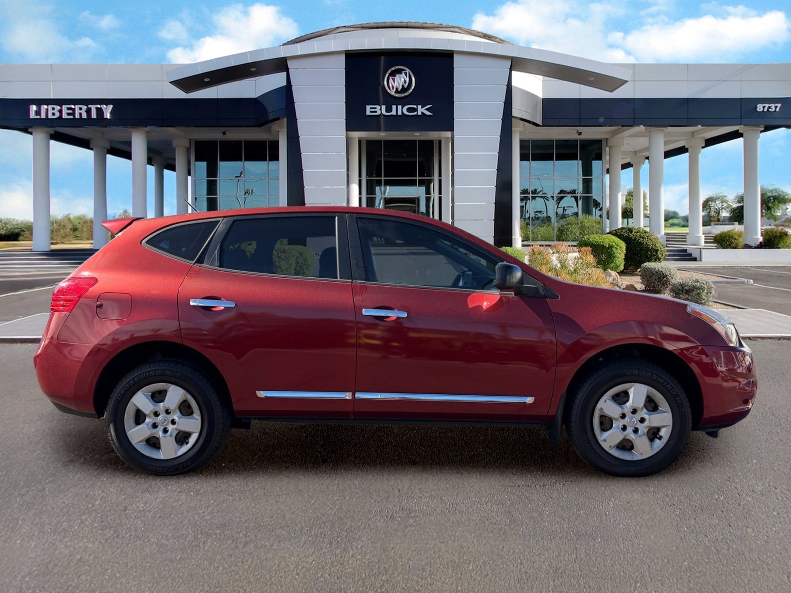 Used 2013 Red Nissan S image 3