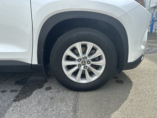 Certified Used 2024 Wind Chill Pearl Toyota XLE image 27