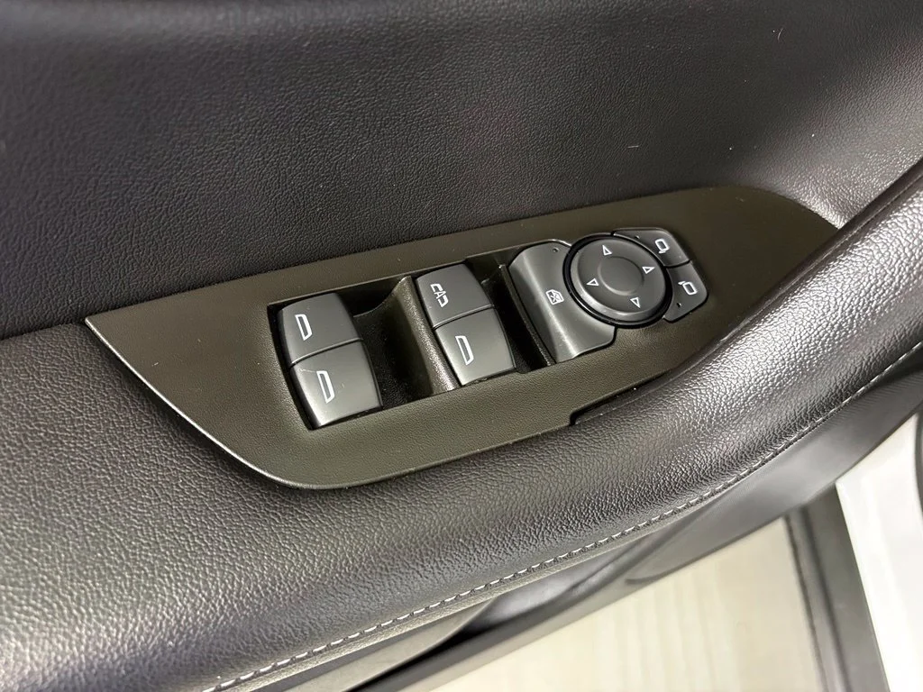 Used 2025 Summit White Chevrolet LT image 14