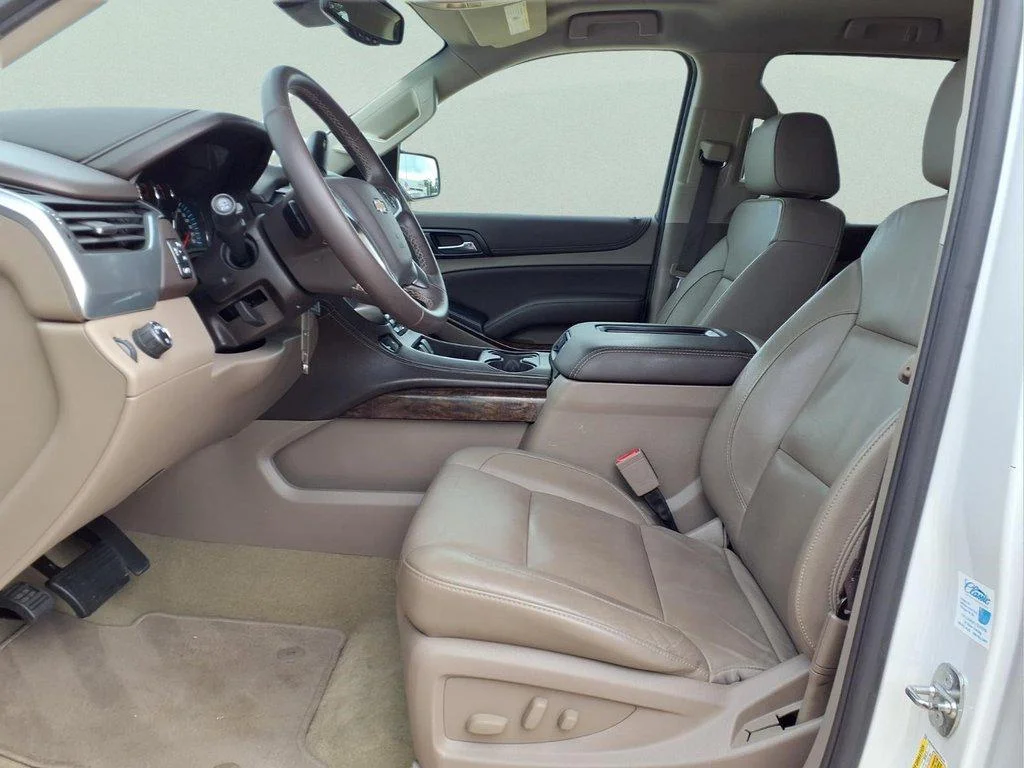 Used 2017 Iridescent Pearl Tricoat Chevrolet LT image 9