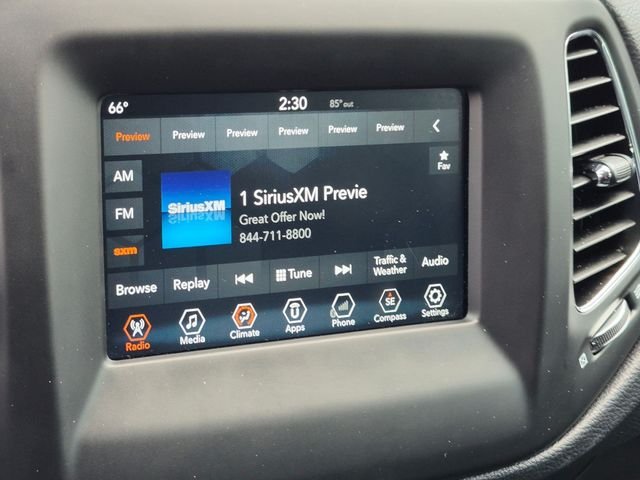 Used 2018 White Jeep Latitude image 18
