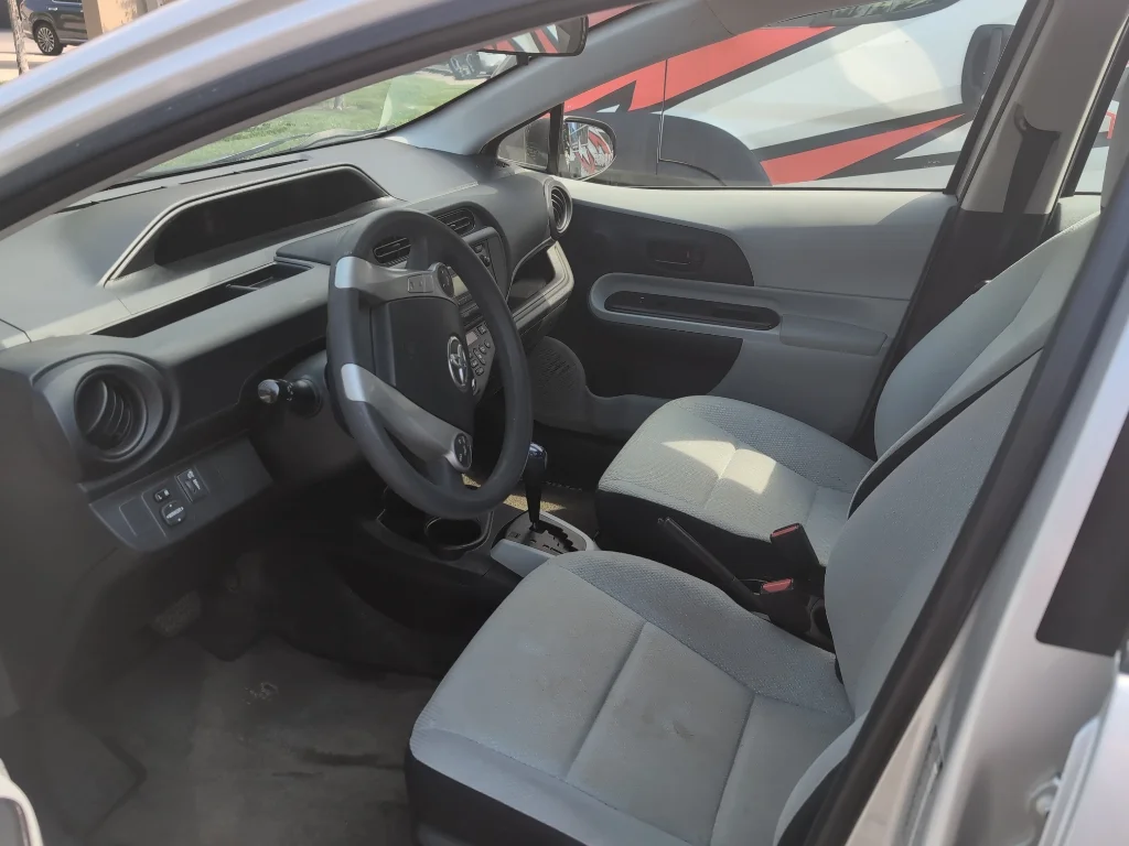 Used 2014 Classic Silver Metallic Toyota One image 6