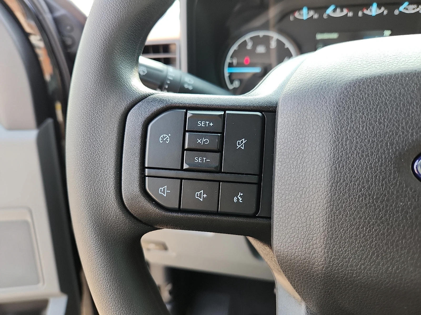 New 2027 Agate Black Metallic Ford XLT image 20