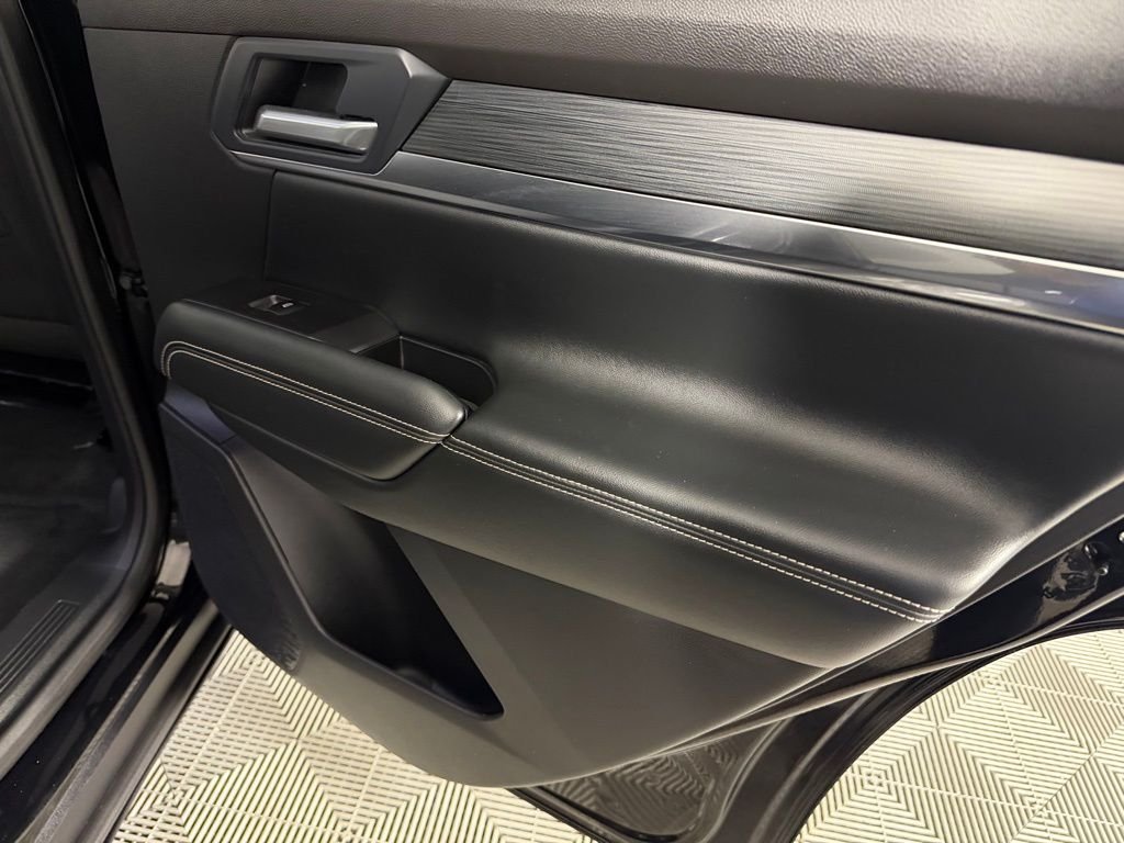 Used 2026 Ebony Twilight Metallic GMC Elevation image 29