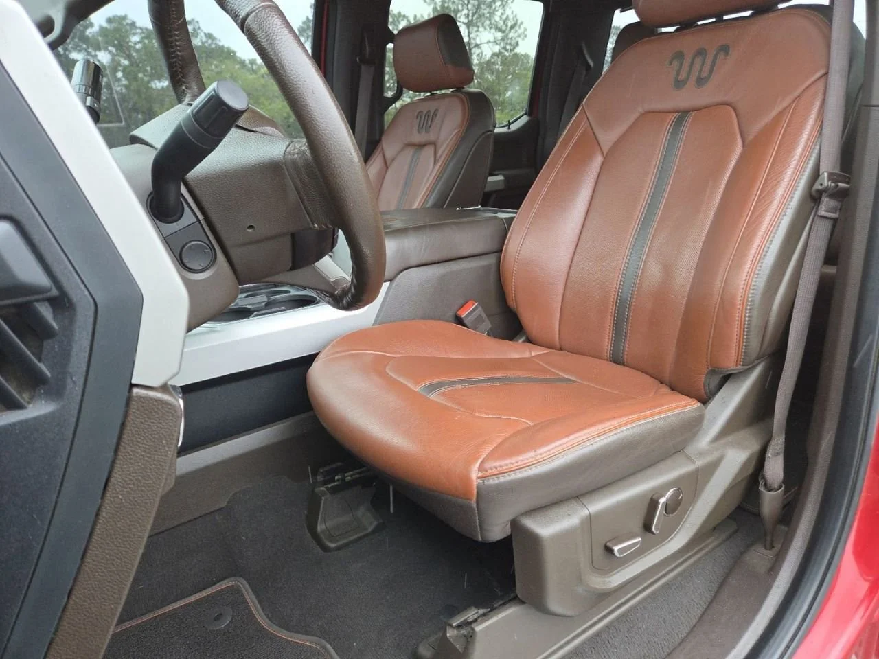 Used 2022  Ford XL image 30