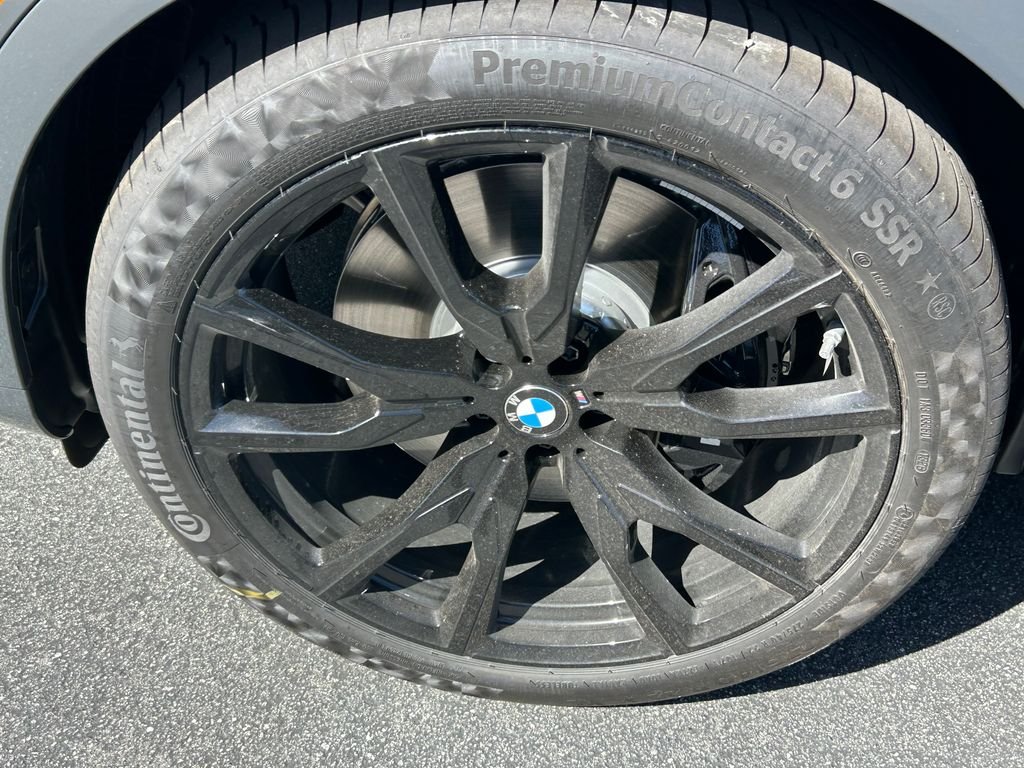 New 2027 Dravit Grey Metallic BMW M60i image 3