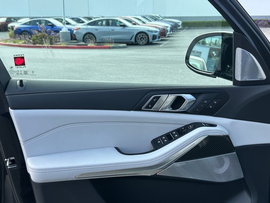 2026 BMW X5 M60i - Photo 11
