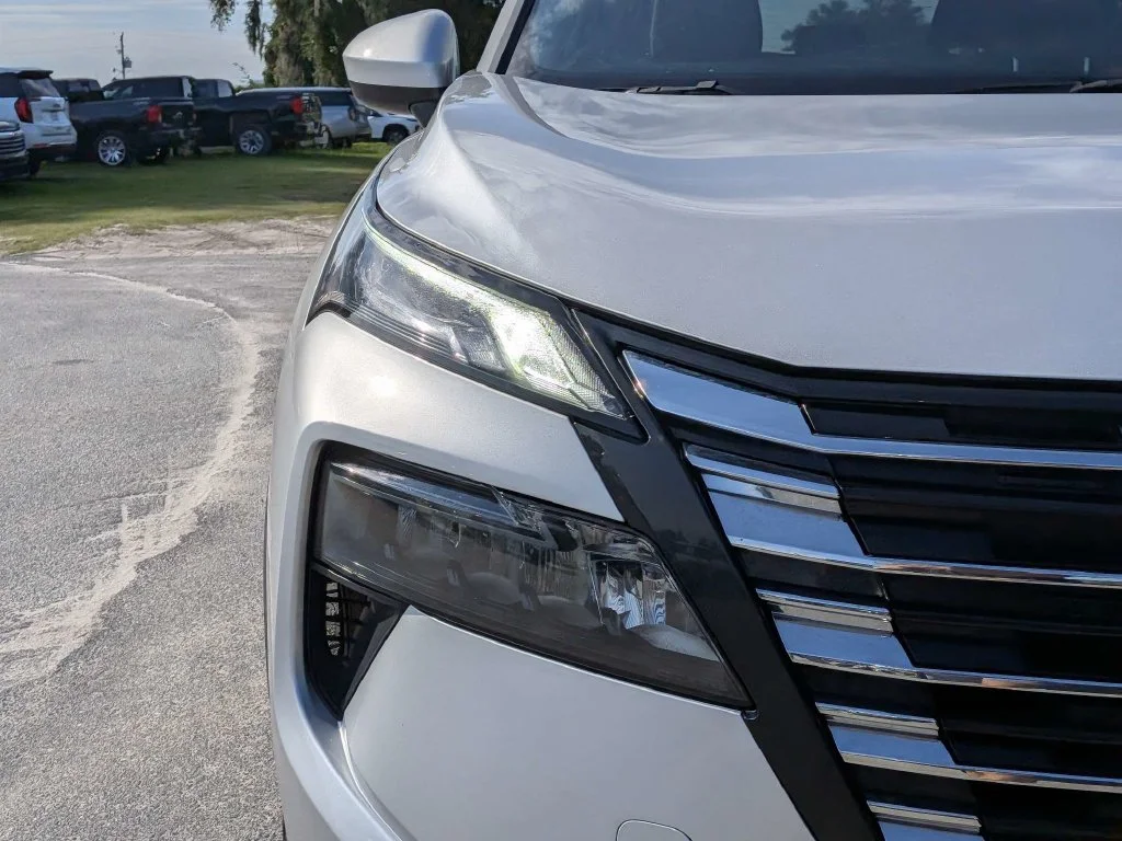 Used 2025 Silver Nissan SV image 9