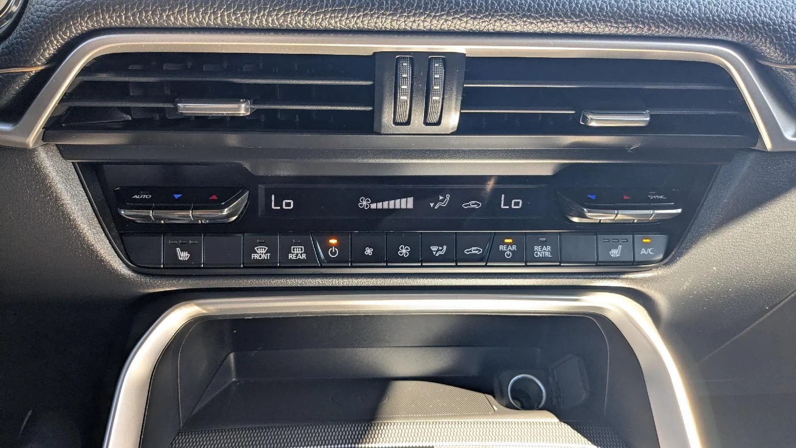 2024 Mazda CX-90 Preferred Package - Photo 27