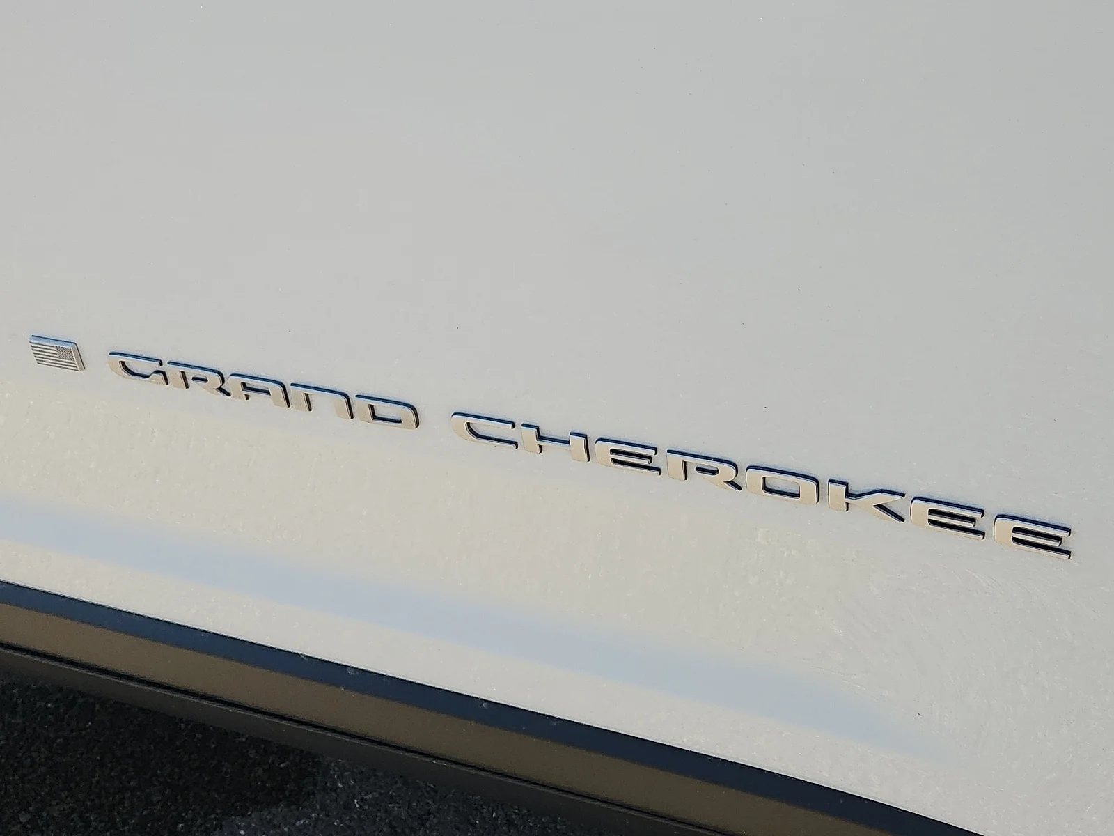 New 2027 Bright White Clear-Coat Paint Jeep LIMITED 4X4 image 8