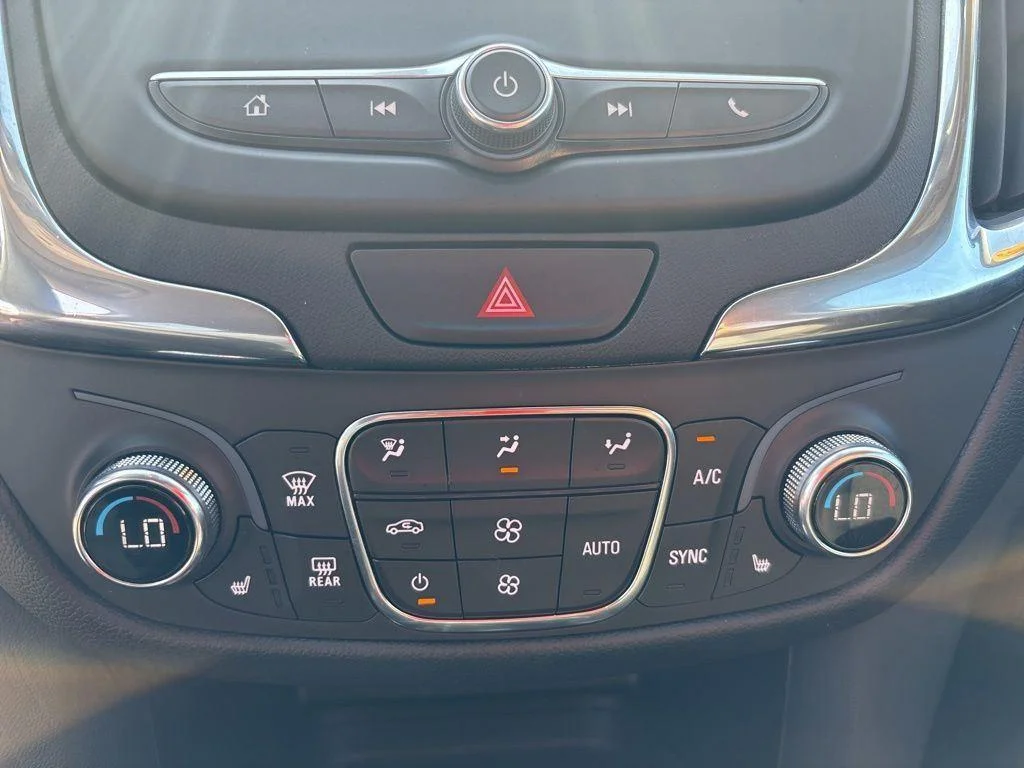 Used 2020 SUMMIT WHITE Chevrolet LT image 24