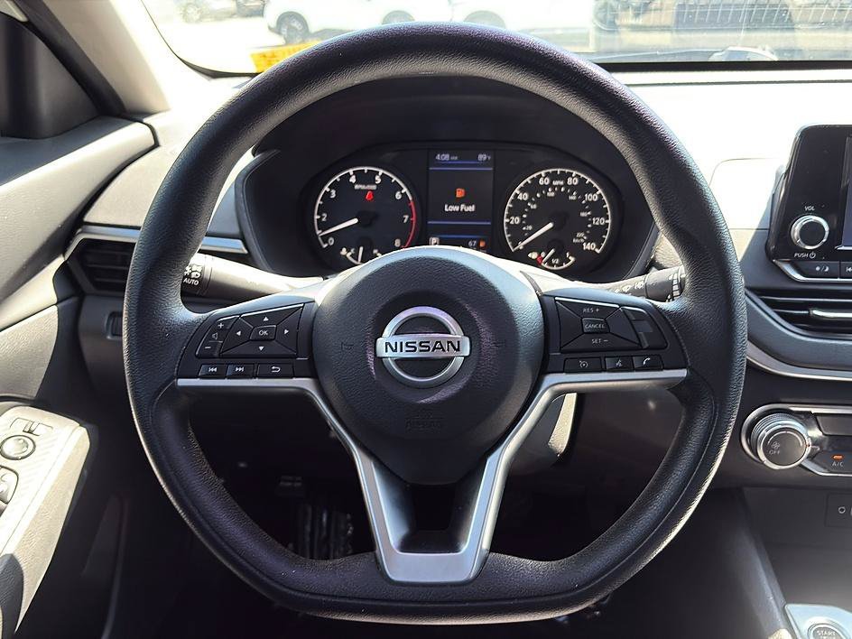 Used 2022 Glacier White Nissan 2.5 S image 38