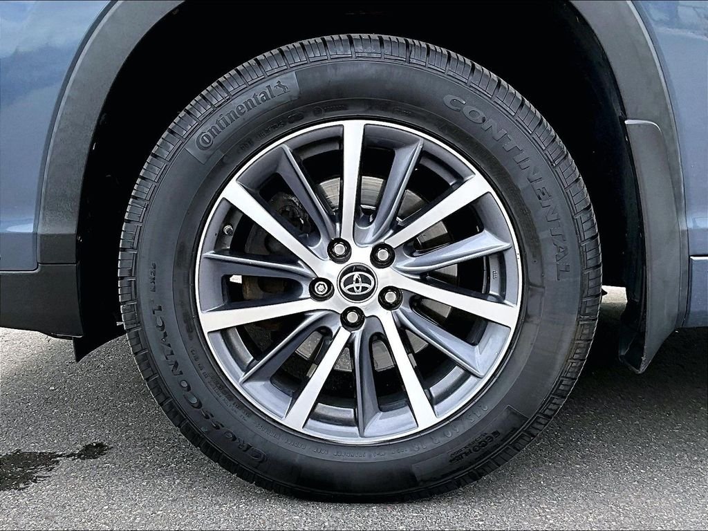 Used 2017 Shoreline Blue Pearl Toyota XLE image 7