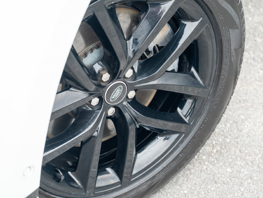 Certified Used 2026 White Land Rover Dynamic SE image 9
