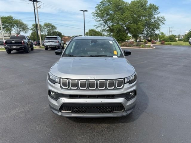 Certified Used 2022 Silver Jeep Latitude image 7