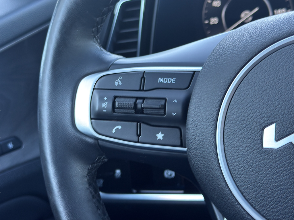 Used 2023 White Kia X-Pro Prestige image 19