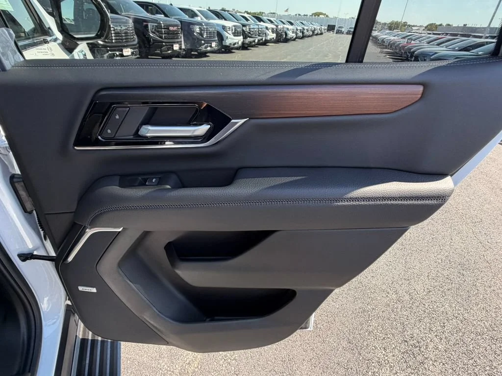 2026 GMC Yukon Denali - Photo 21