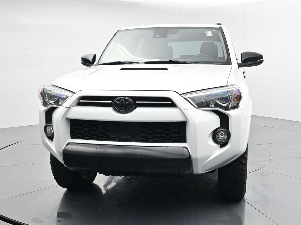 Used 2020 White Toyota Venture image 3