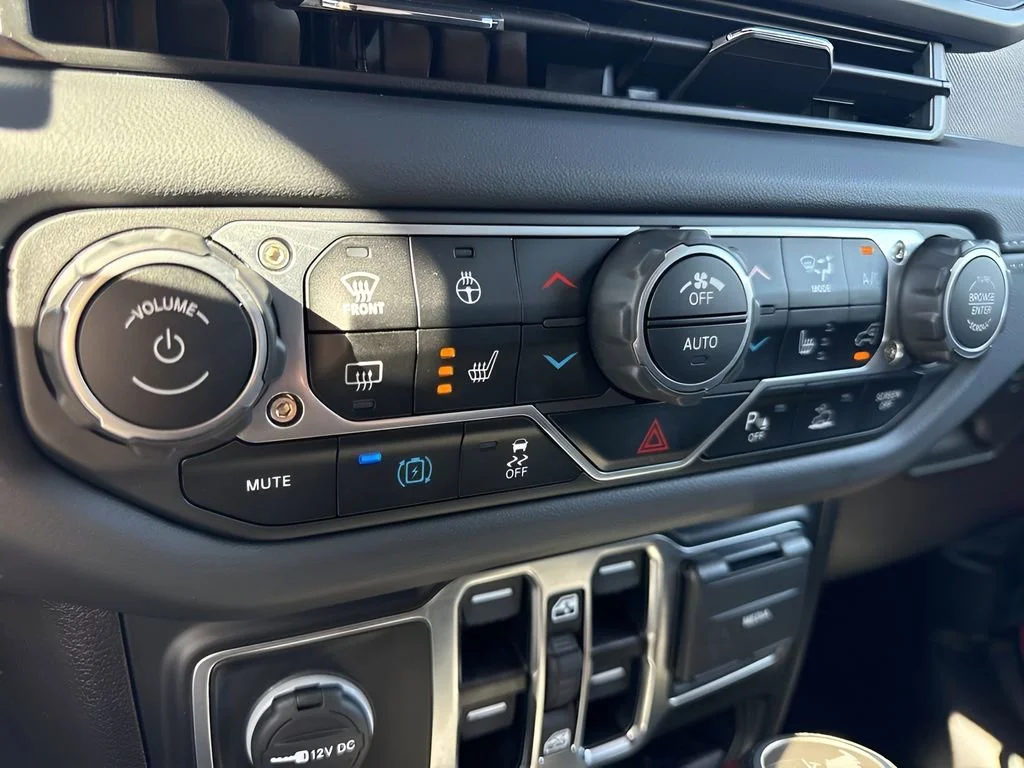 Used 2025 Red Jeep Sahara image 21