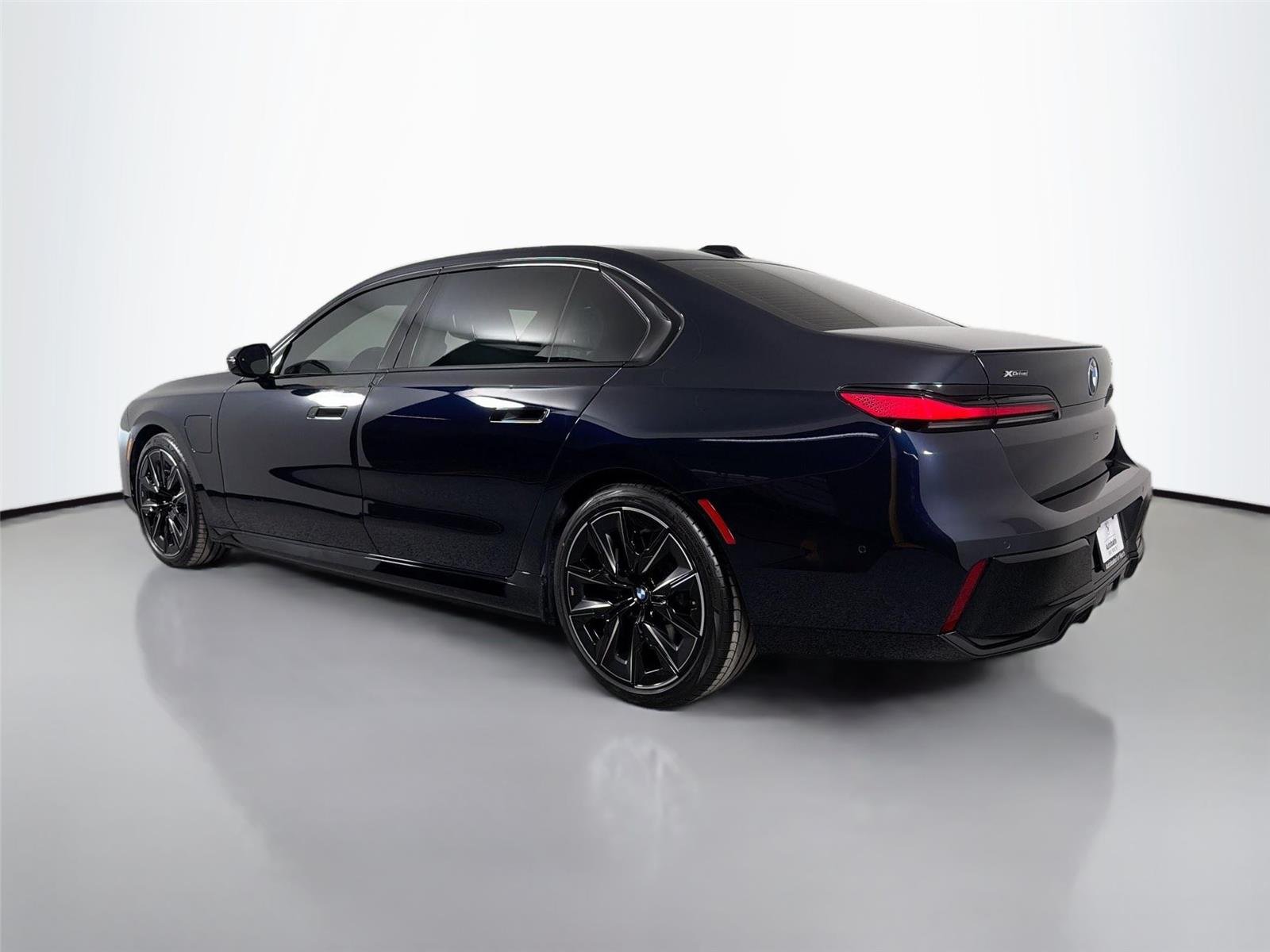 New 2026 Carbon Black Metallic BMW 750e xDrive image 7