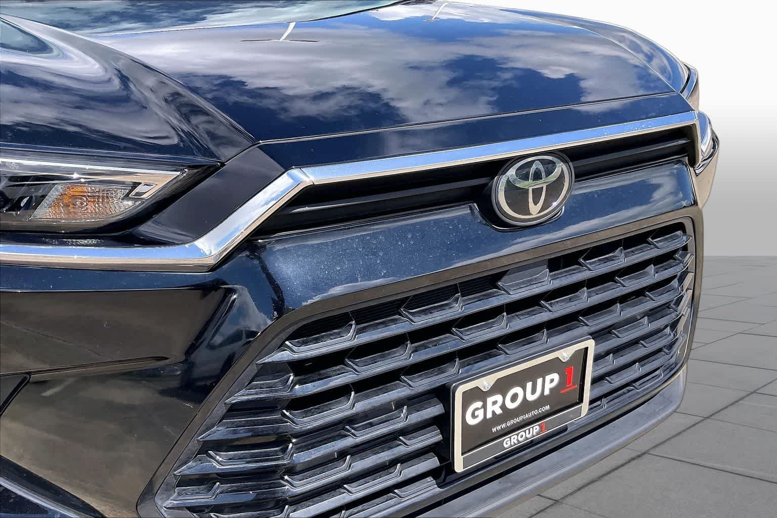 Used 2024 Midnight Black Metallic Toyota XLE image 28
