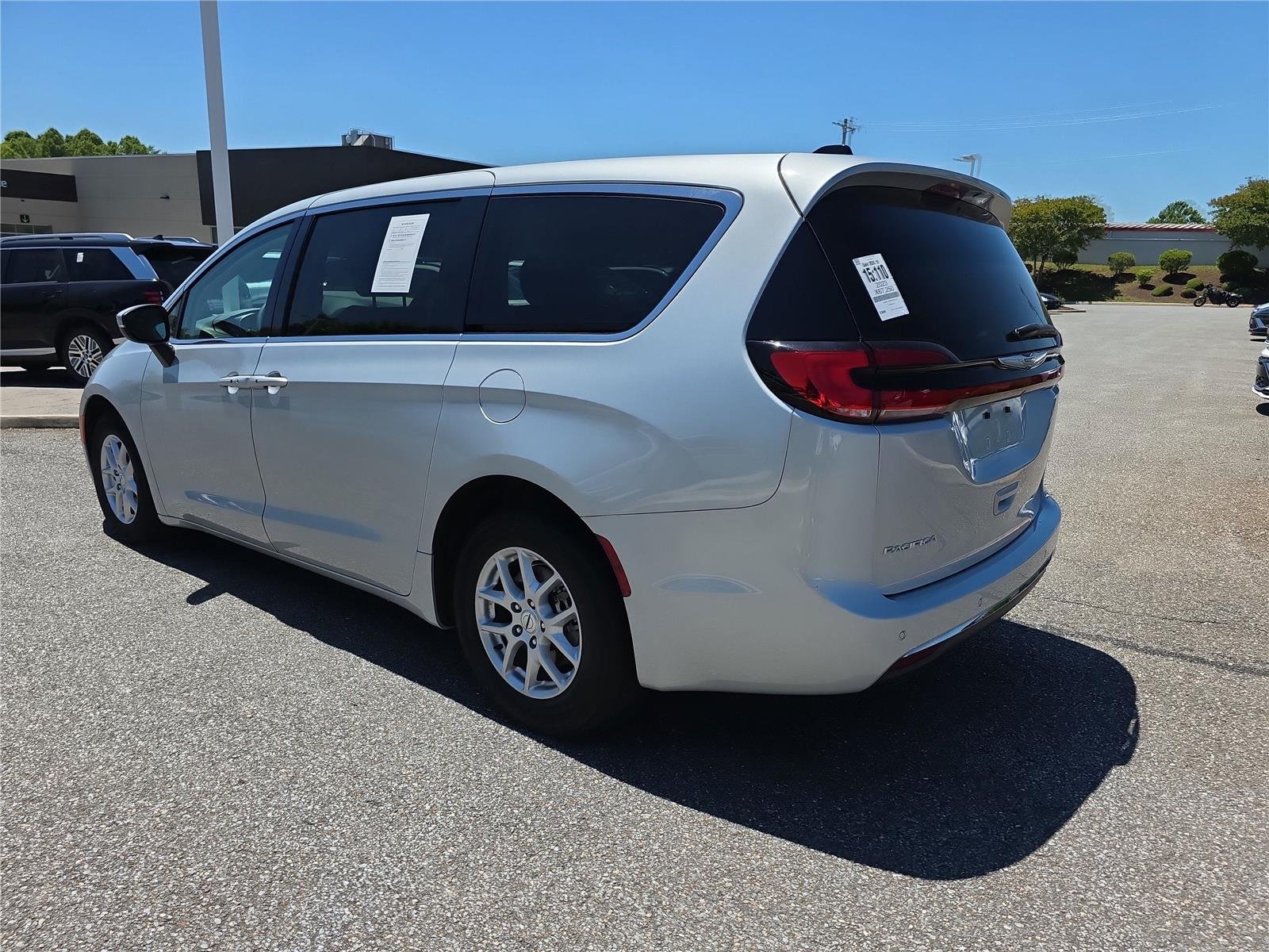 Used 2023 Silver Mist Clearcoat Chrysler Touring L image 7