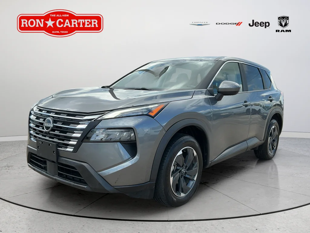 Used 2024 Gray Nissan SV image 3