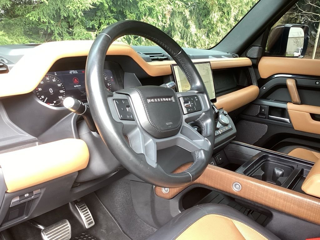 Used 2022  Land Rover X image 14