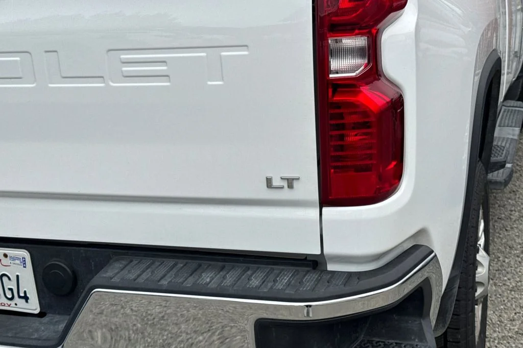 Used 2025 White Chevrolet LT image 7
