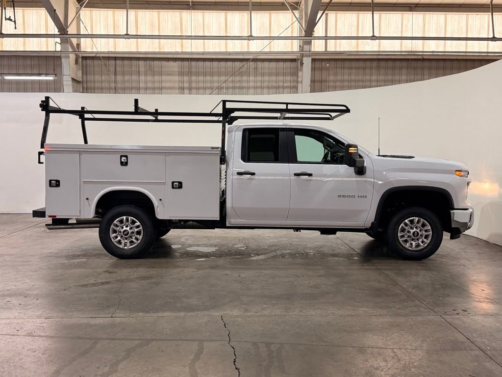 New 2026 Summit White Chevrolet WT image 9