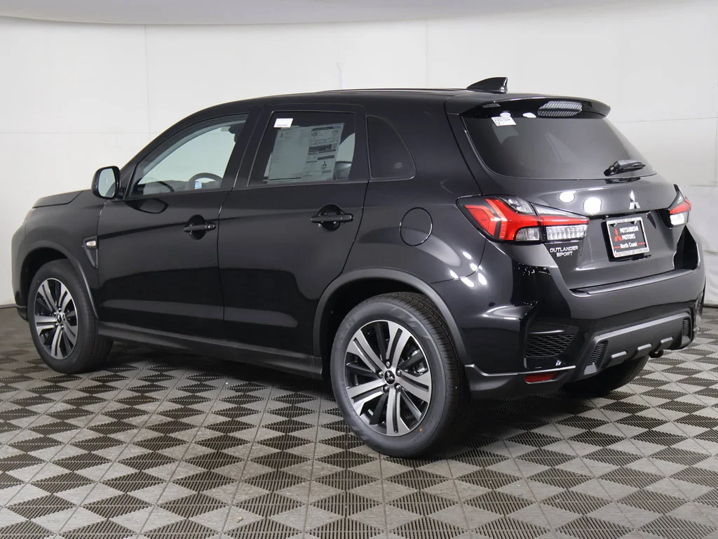 New 2027 Black Mitsubishi 2.0 ES AWC image 6