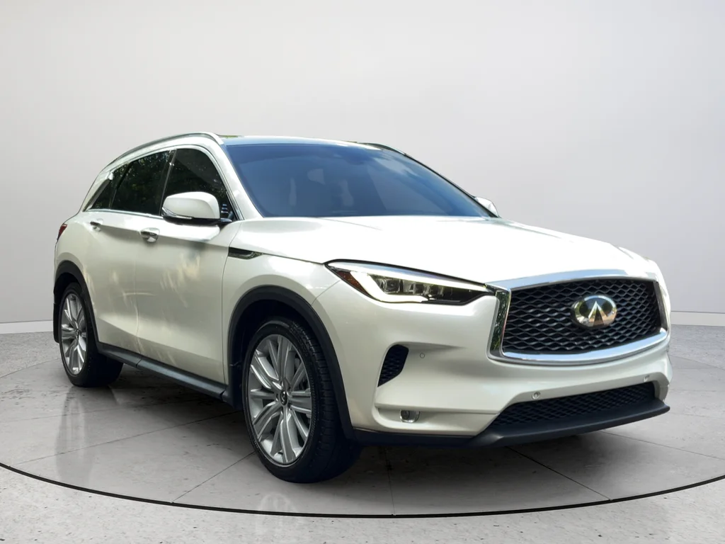 Used 2021 White INFINITI Sensory image 1