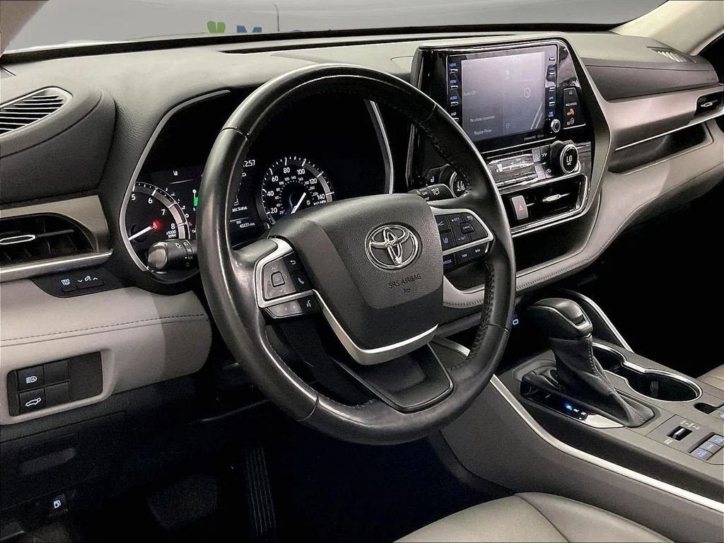 Used 2022 Gray Toyota XLE image 17