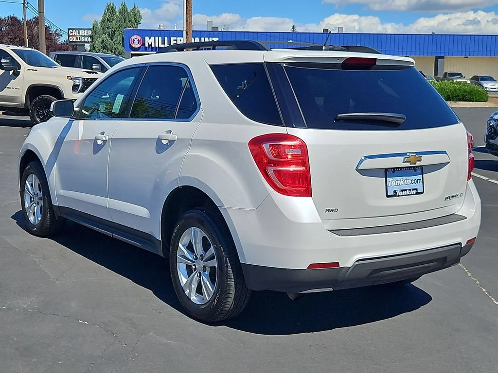Used 2016 Iridescent Pearl Tricoat Chevrolet LT image 4