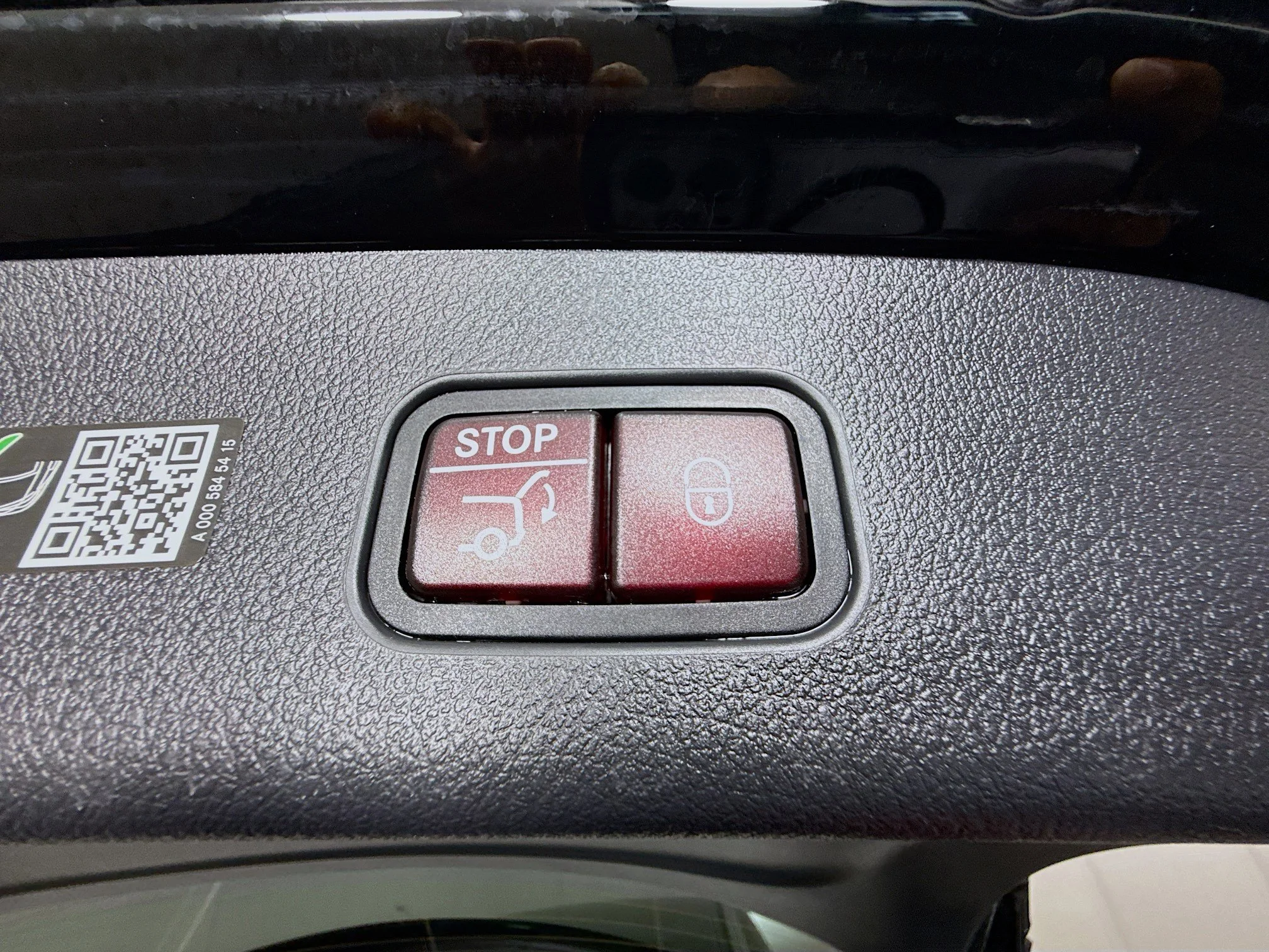 Used 2025 Black Mercedes-Benz GLC 350e image 39