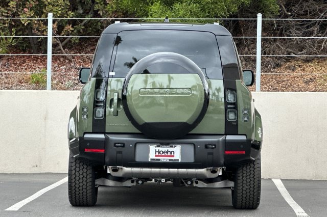 New 2026 Woolstone Green Land Rover X-Dynamic SE image 4