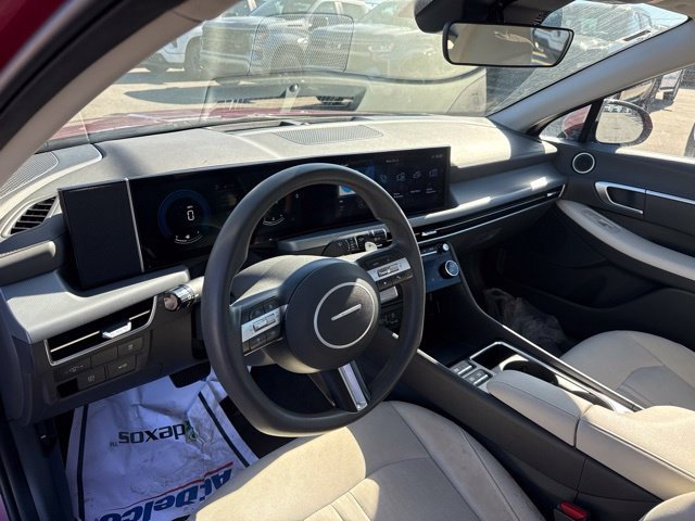 Used 2024 Red Hyundai SEL image 8
