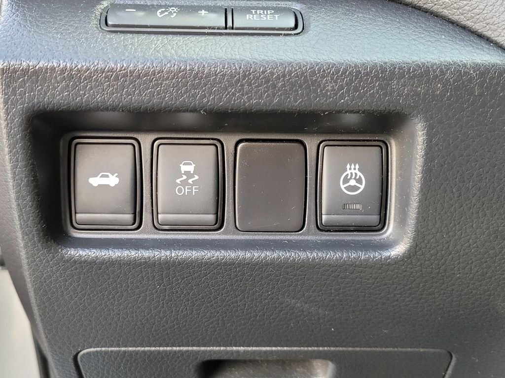 Used 2017 Gray Nissan 2.5 SL image 26