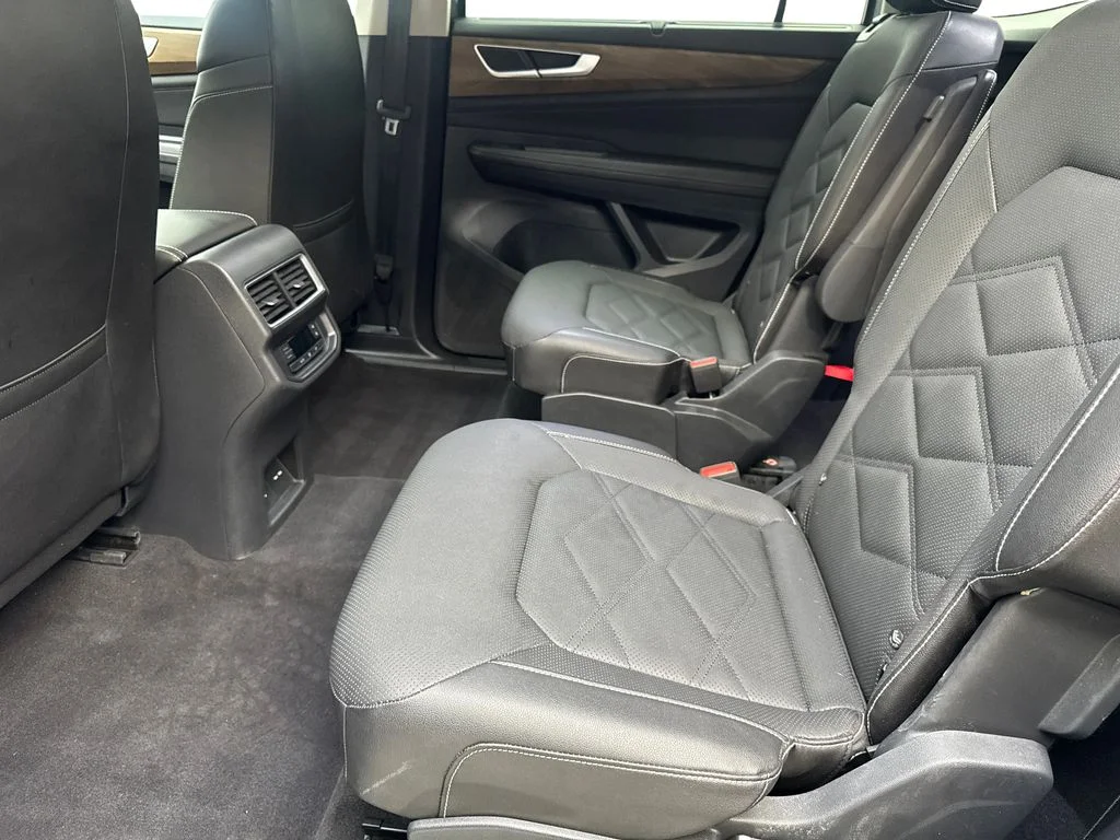 Used 2024 Gray Volkswagen 2.0T SE w/Technology image 34