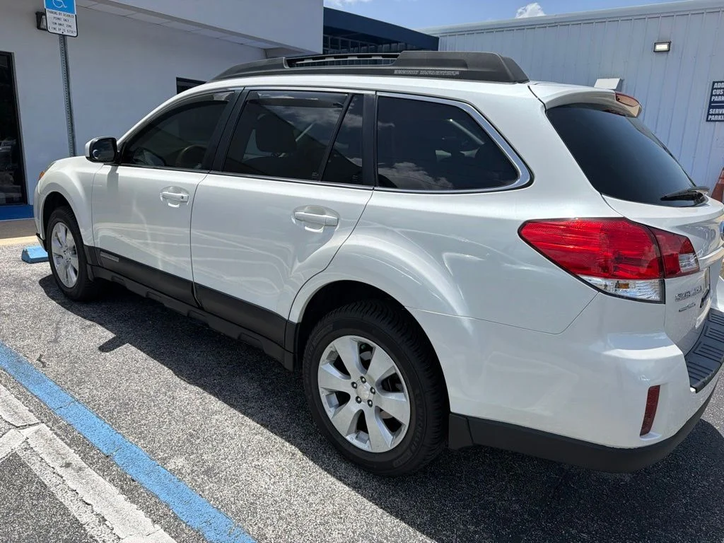 Used 2011 White Subaru 2.5i Premium image 2