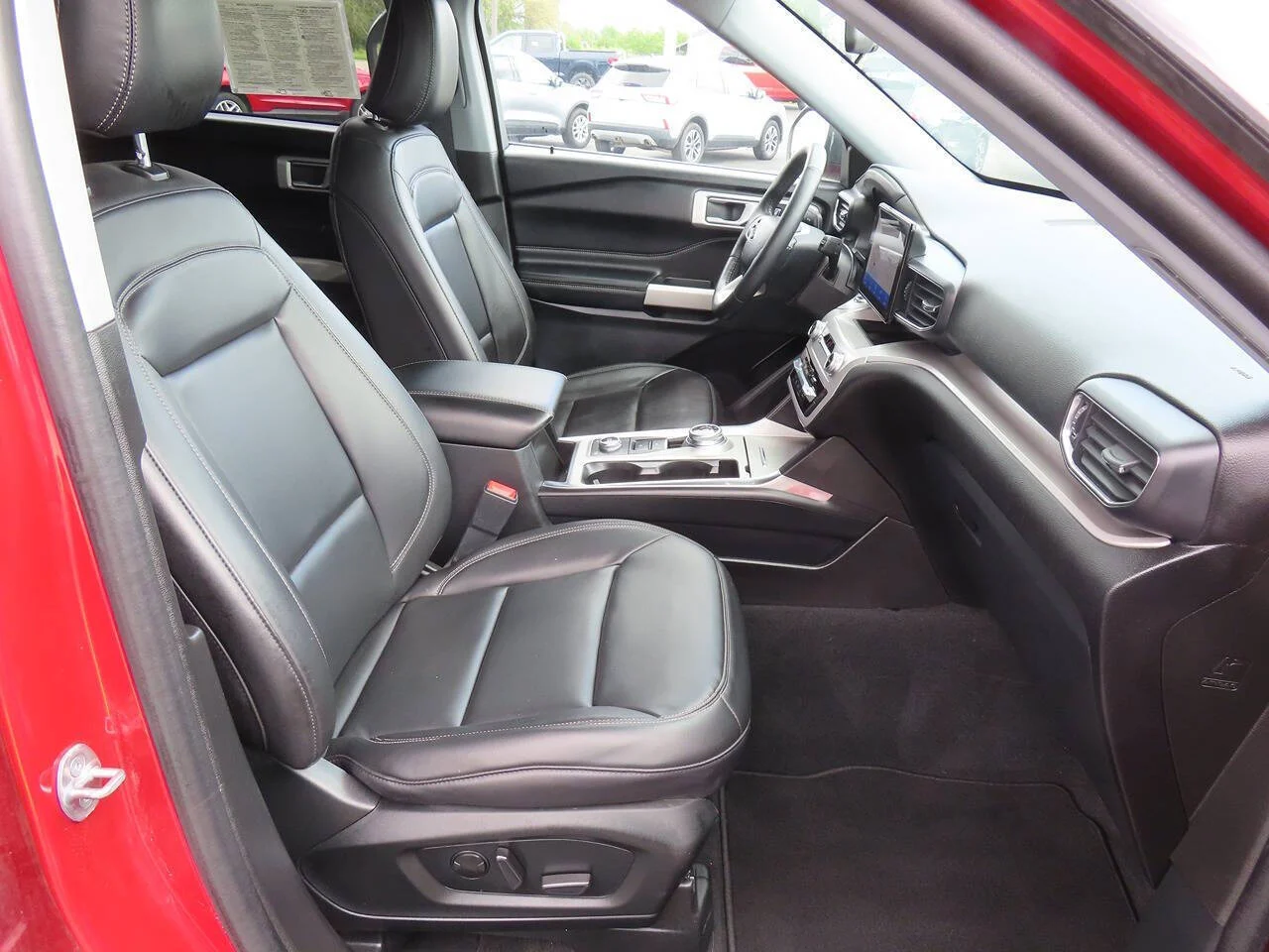 2023 Ford Explorer XLT - Photo 8