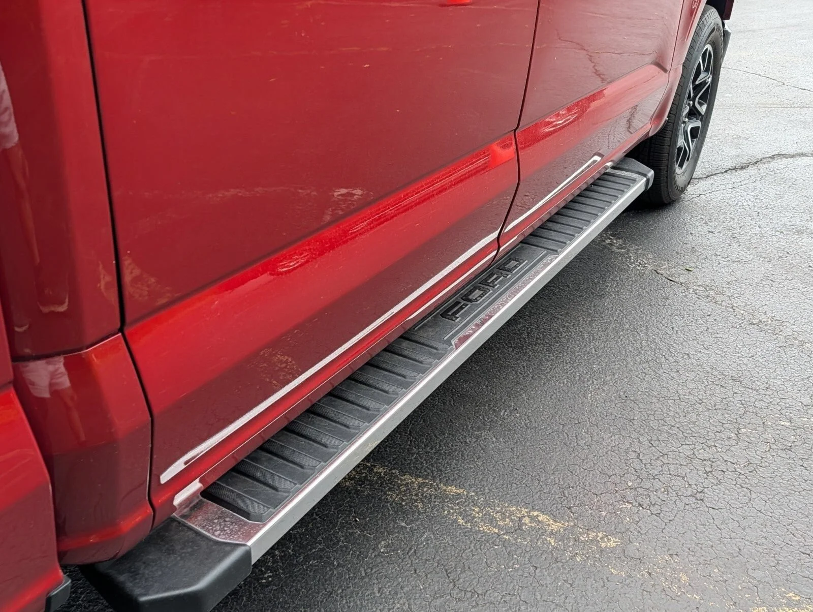 Used 2023 Red Ford LARIAT image 17