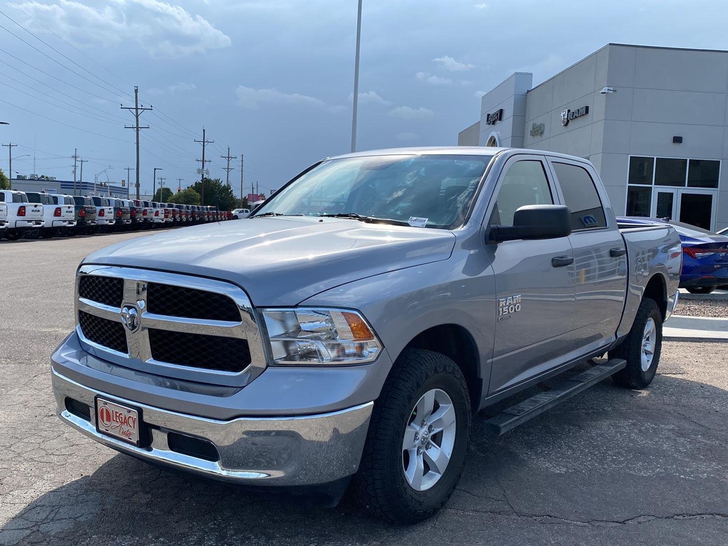 2022 RAM 1500 Classic SLT 4x4 Crew Cab 5'7's photo