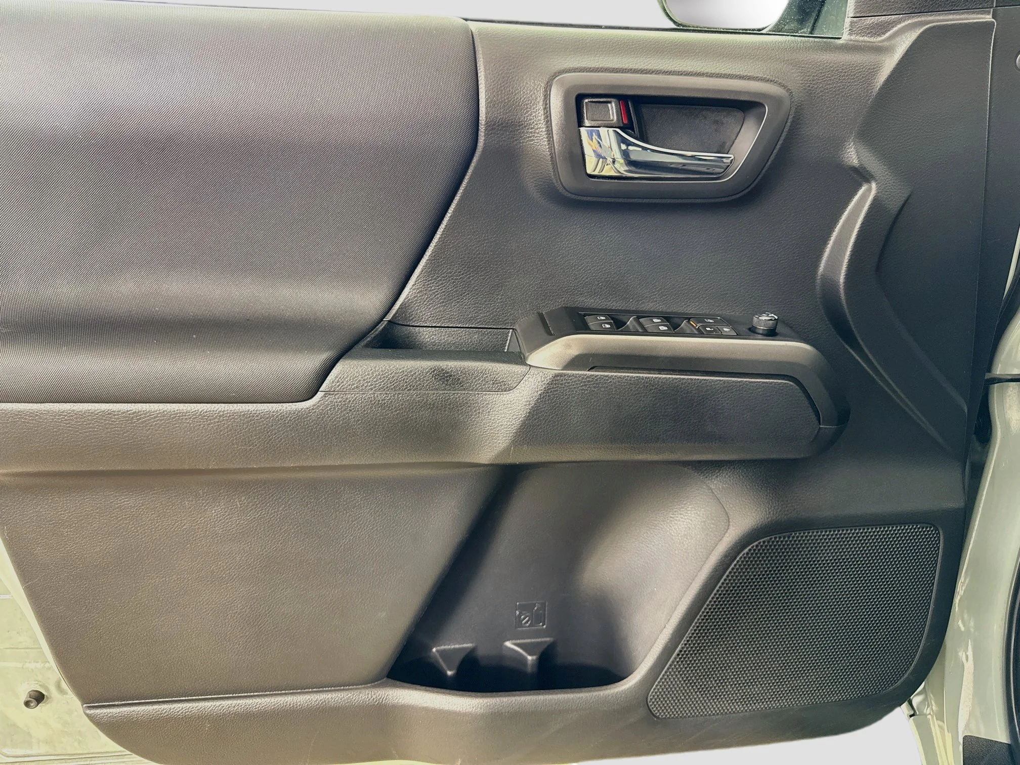 Used 2022  Toyota SR image 19