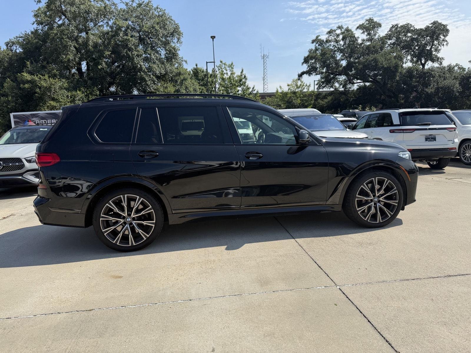 Used 2021 Black Sapphire Metallic BMW M50i image 30